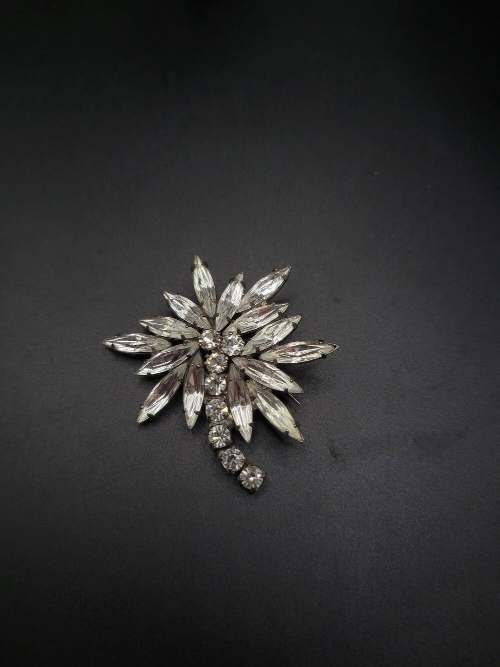 Vintage victorian clear rhienstone brooch - Picture 2 of 9